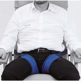 Beenfixatie tegen onderuitglijden in (rol)stoel